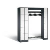 C+P Offene Garderobe Serie 8070, H1950xB2100xT480mm Korpus Schwarzgrau Fronten Verkehrsweiß
