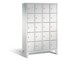 C+P Schließfachschrank Classic H1850xB1190xT500mm Korpus: Lichtgrau Türen: Lichtgrau Abteile: 4 Abteilbreite: 300mm Fächer: 20 mit Füßen