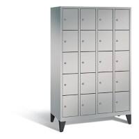 C+P Schließfachschrank Classic H1850xB1190xT500mm Korpus: Weißaluminium Türen: Weißaluminium Abteile: 4 Abteilbreite: 300mm Fächer: 20 mit Füßen