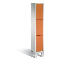 C+P Schließfachschrank Evolo H1850xB320xT500mm Korpus: Lichtgrau Türen: Gelborange Abteil: 1 Abteilbreite: 300mm Fächer: 3 mit Füßen