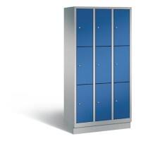 C+P Schließfachschrank Evolo H1800xB900xT500 Korpus: Weißaluminium Türen: Enzianblau 3 Abteile 9 Fächer