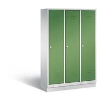 C+P Garderobenschrank Classic H1800xB1200xT500mm Korpus: Lichtgrau Türen: Resedagrün Abteile: 3 Abteilbreite: 400 Fächer: 3 Drehriegel